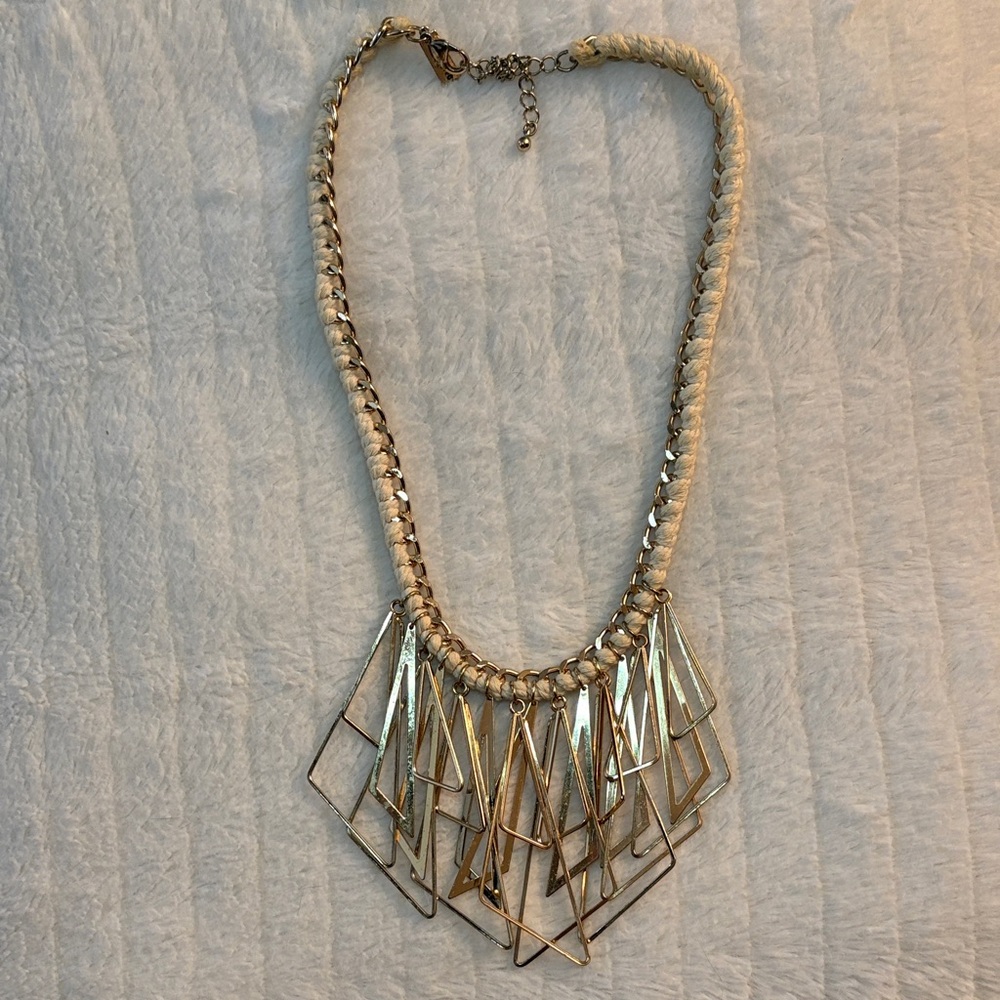 The Limited Geometric Necklace